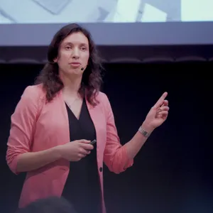 Foto van Meike Nauta die een presentatie geeft